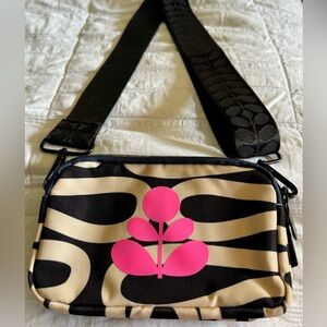 Orla Kiely - Tripod Crossbody in Noodle Black